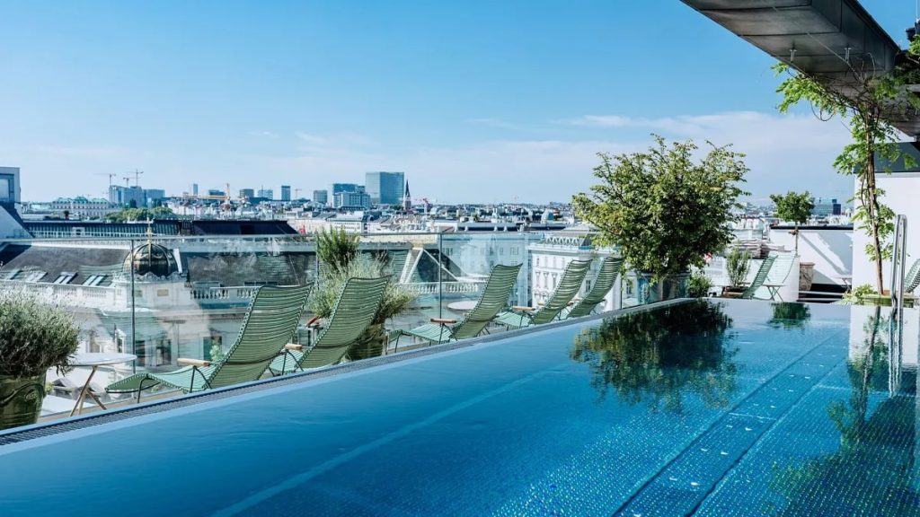 Alternatives to Hotels for 18-Year Olds Traveler