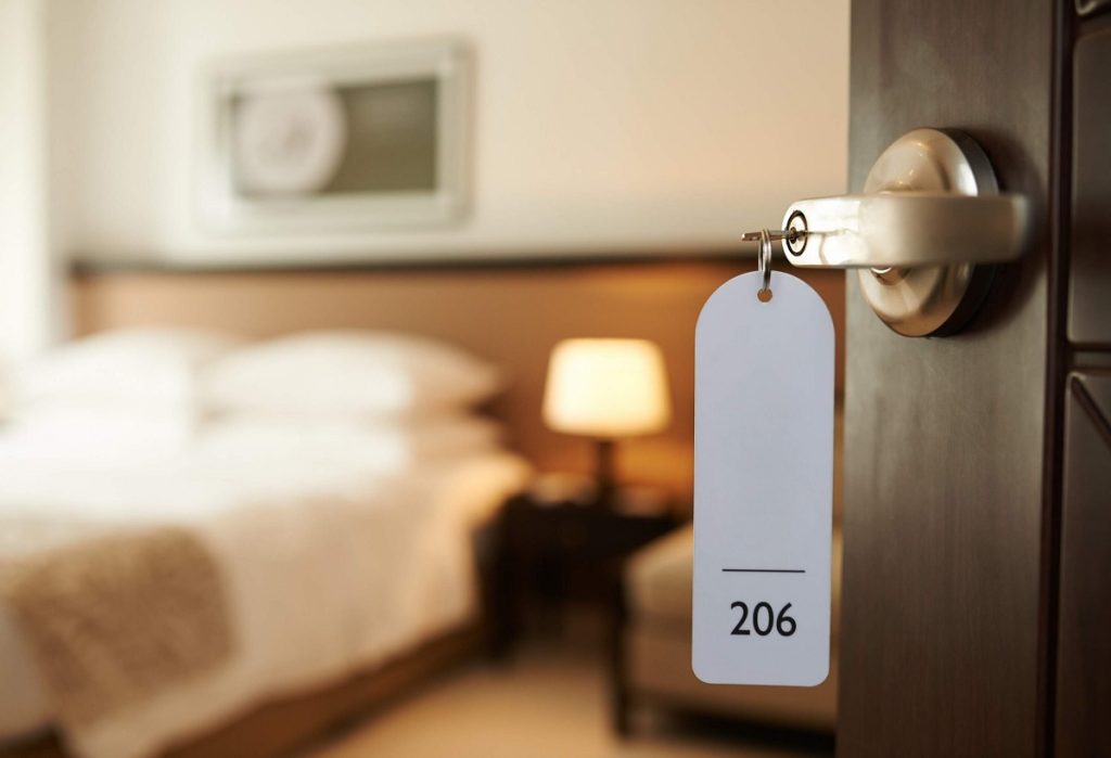 What To Look For Before Booking A Hotel Room In Florida As A Young Traveler